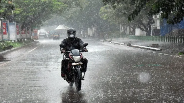 weather-updates-imd-issues-orange-alert-for-heavy-rains-in-maharashtra-odisha-and-telangana-red-alert-in-andhra-check-forecast